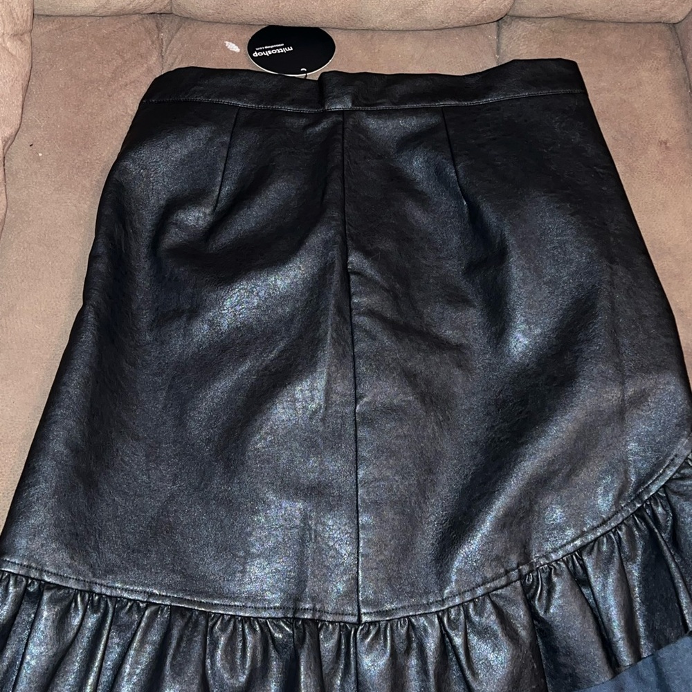 Mittoshop Black Faux Leather Skirt with Ruffle Side zipper